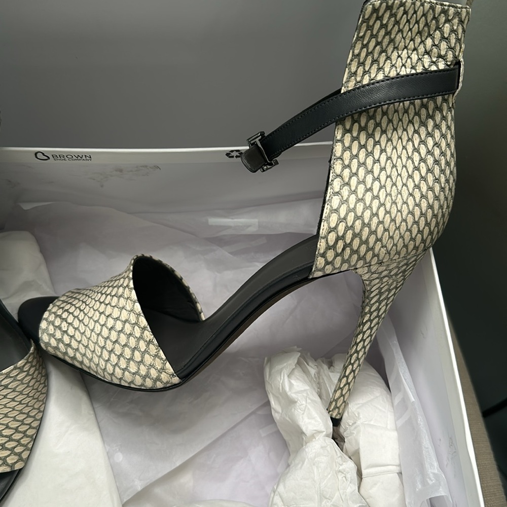 Vince women high heels made in Italy size 9.